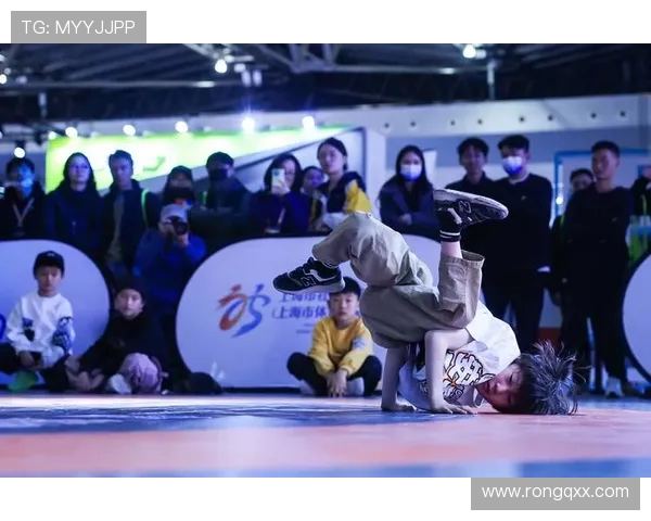 成都街舞队以53分领跑城市马拉松积分榜展现出色实力与团队精神