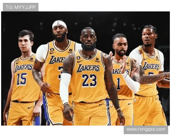 巴黎与曼联的对决究竟谁能成功晋级下一轮比赛分析